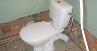 Установка приставного унитаза в Лянторе - монтаж и подключение, СантехДомЛнт от 5272 рублей