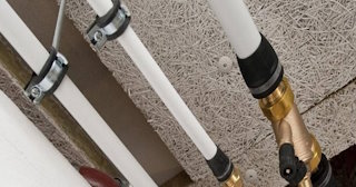 Замена труб водоснабжения в квартире: цена от 2109 руб. - СантехДомЛнт